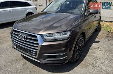 Внедорожник / Кроссовер Audi Q7 2015 в 