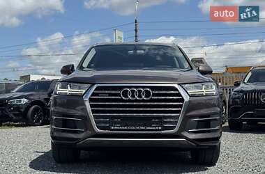 Внедорожник / Кроссовер Audi Q7 2015 в 