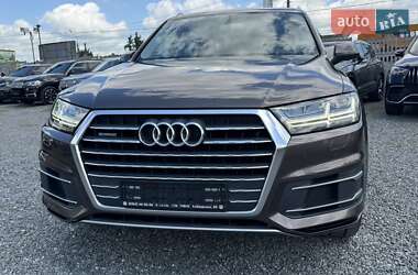 Внедорожник / Кроссовер Audi Q7 2015 в 