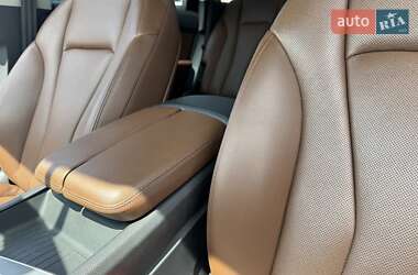 Внедорожник / Кроссовер Audi Q7 2015 в 