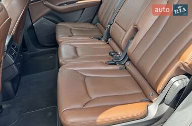Внедорожник / Кроссовер Audi Q7 2015 в 