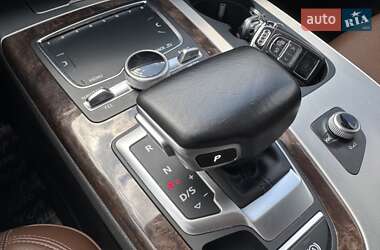 Внедорожник / Кроссовер Audi Q7 2015 в 