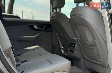 Внедорожник / Кроссовер Audi Q7 2016 в 