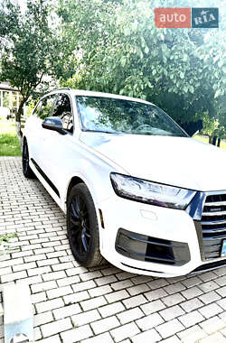 Позашляховик / Кросовер Audi Q7 2019 в 