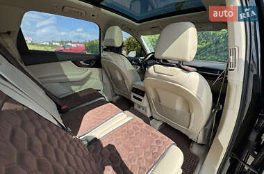 Позашляховик / Кросовер Audi Q7 2018 в 