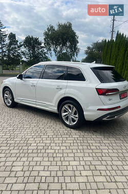 Внедорожник / Кроссовер Audi Q7 2020 в 