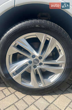 Внедорожник / Кроссовер Audi Q7 2020 в 