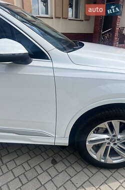 Внедорожник / Кроссовер Audi Q7 2020 в 