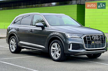 Позашляховик / Кросовер Audi Q7 2021 в 