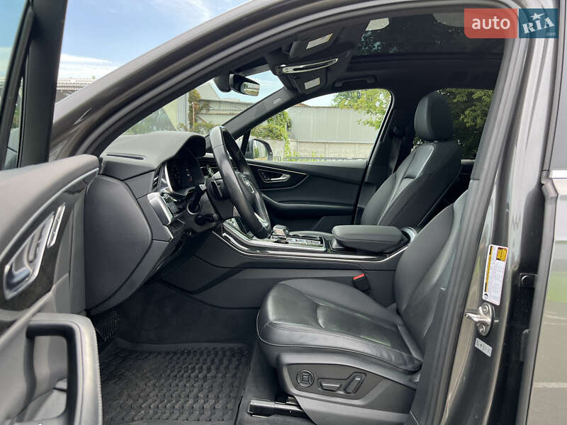 Позашляховик / Кросовер Audi Q7 2021 в Києві