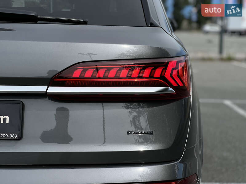 Позашляховик / Кросовер Audi Q7 2021 в Києві