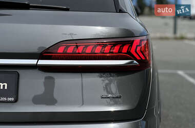 Позашляховик / Кросовер Audi Q7 2021 в 