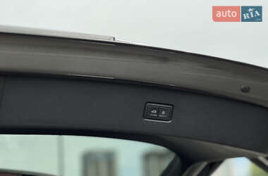Позашляховик / Кросовер Audi Q7 2021 в 