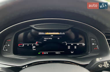Позашляховик / Кросовер Audi Q7 2021 в 