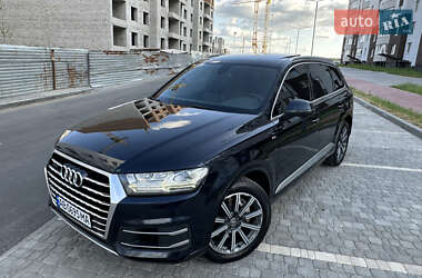 Позашляховик / Кросовер Audi Q7 2016 в 