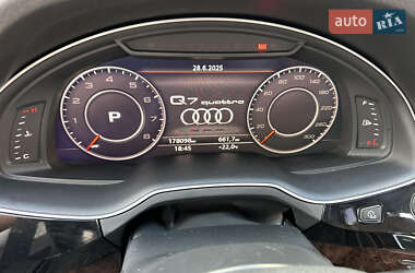 Позашляховик / Кросовер Audi Q7 2016 в 