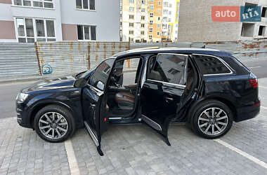 Позашляховик / Кросовер Audi Q7 2016 в 