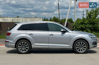 Позашляховик / Кросовер Audi Q7 2017 в 