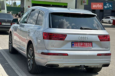 Позашляховик / Кросовер Audi Q7 2017 в 