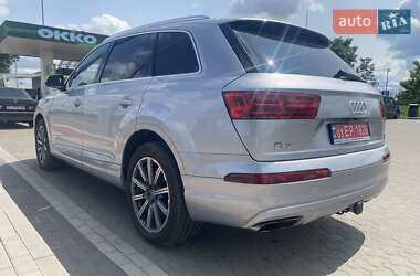 Позашляховик / Кросовер Audi Q7 2017 в 