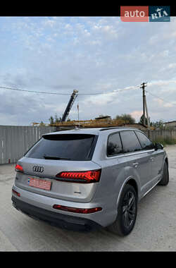 Внедорожник / Кроссовер Audi Q7 2022 в 