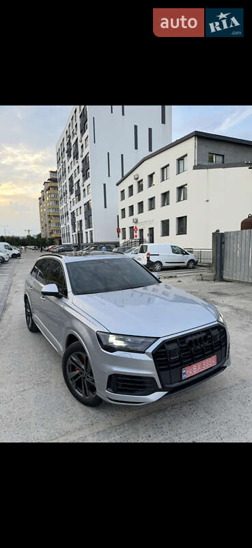 Внедорожник / Кроссовер Audi Q7 2022 в 