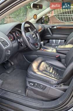 Позашляховик / Кросовер Audi Q7 2012 в 