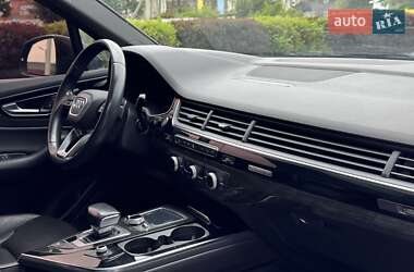 Позашляховик / Кросовер Audi Q7 2017 в 
