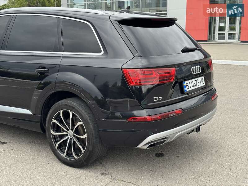 Внедорожник / Кроссовер Audi Q7 2017 в Киеве