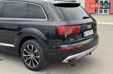 Позашляховик / Кросовер Audi Q7 2017 в 