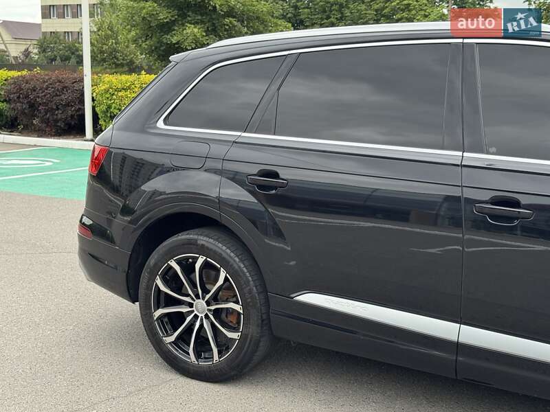 Внедорожник / Кроссовер Audi Q7 2017 в Киеве