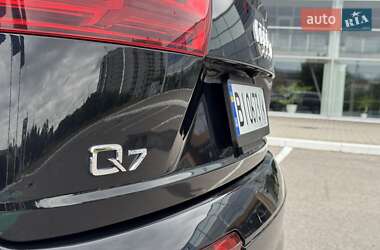 Позашляховик / Кросовер Audi Q7 2017 в 