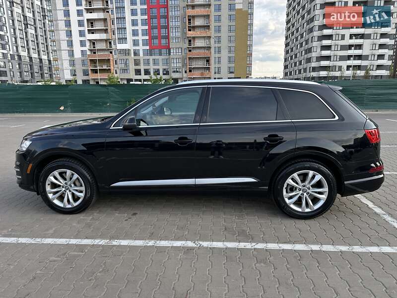 Внедорожник / Кроссовер Audi Q7 2017 в 