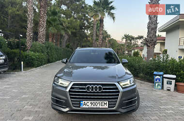 Внедорожник / Кроссовер Audi Q7 2016 в 