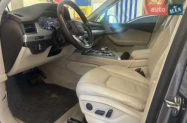 Внедорожник / Кроссовер Audi Q7 2016 в 