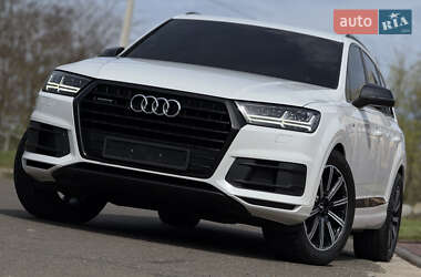 Внедорожник / Кроссовер Audi Q7 2017 в 
