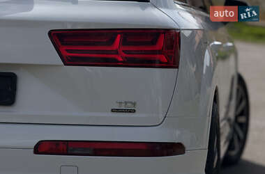 Внедорожник / Кроссовер Audi Q7 2017 в 