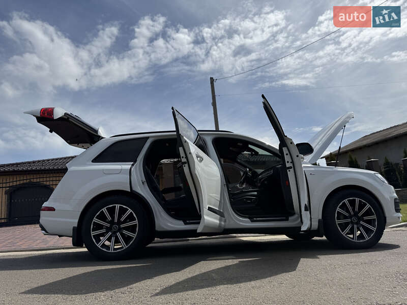 Внедорожник / Кроссовер Audi Q7 2017 в Одессе