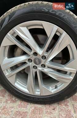 Внедорожник / Кроссовер Audi Q7 2020 в 
