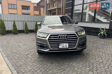 Внедорожник / Кроссовер Audi Q7 2016 в 
