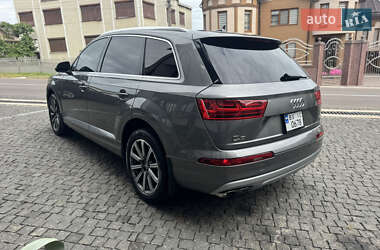 Внедорожник / Кроссовер Audi Q7 2016 в 