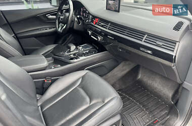Внедорожник / Кроссовер Audi Q7 2016 в 