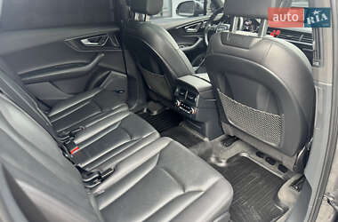 Внедорожник / Кроссовер Audi Q7 2016 в 