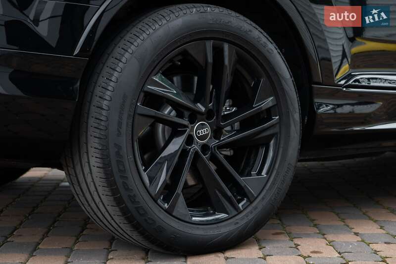 Внедорожник / Кроссовер Audi Q7 2020 в Киеве