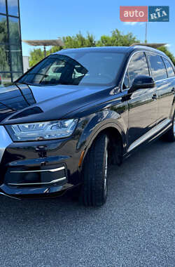 Внедорожник / Кроссовер Audi Q7 2017 в 