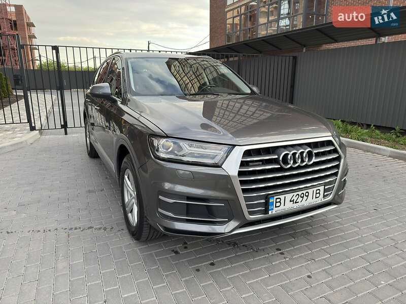 Внедорожник / Кроссовер Audi Q7 2018 в 