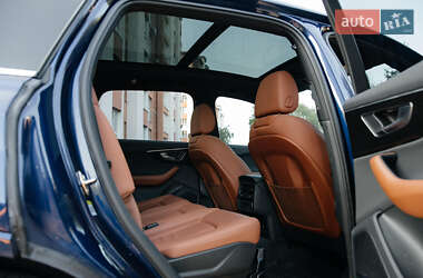 Внедорожник / Кроссовер Audi Q7 2020 в 