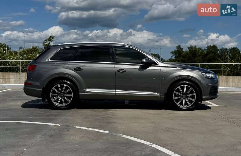 Внедорожник / Кроссовер Audi Q7 2016 в Киеве