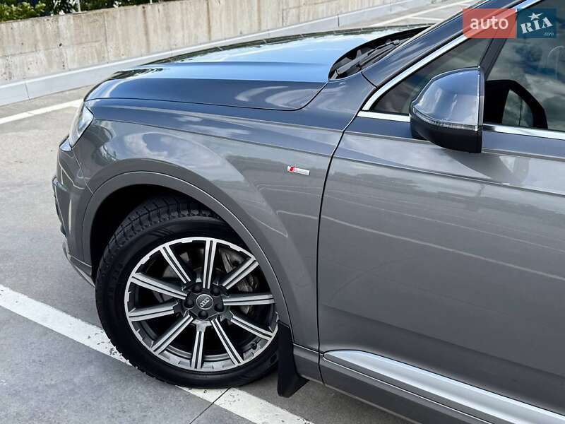 Внедорожник / Кроссовер Audi Q7 2016 в Киеве