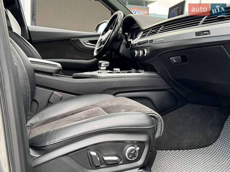 Внедорожник / Кроссовер Audi Q7 2016 в Киеве